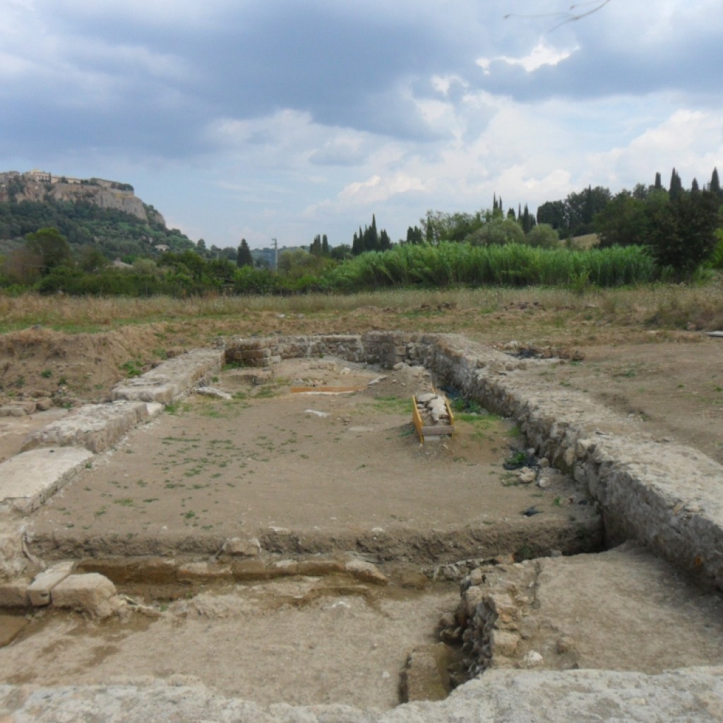 A suburban itinerary from Orvieto to Tamburino walking along the archaeological area of Fanum Voltumnae.